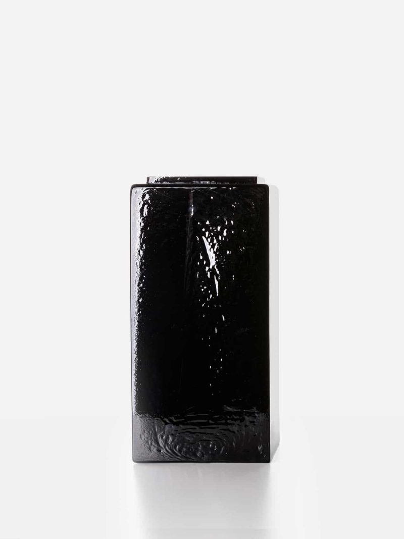 BLACK IN BLACK MEDIUM